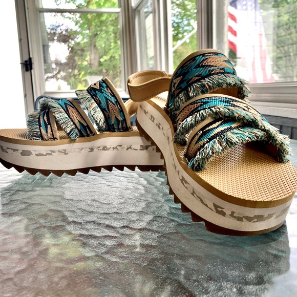 "Teva" southwest platform sandal. 8, EUC - Picture 14 of 14
